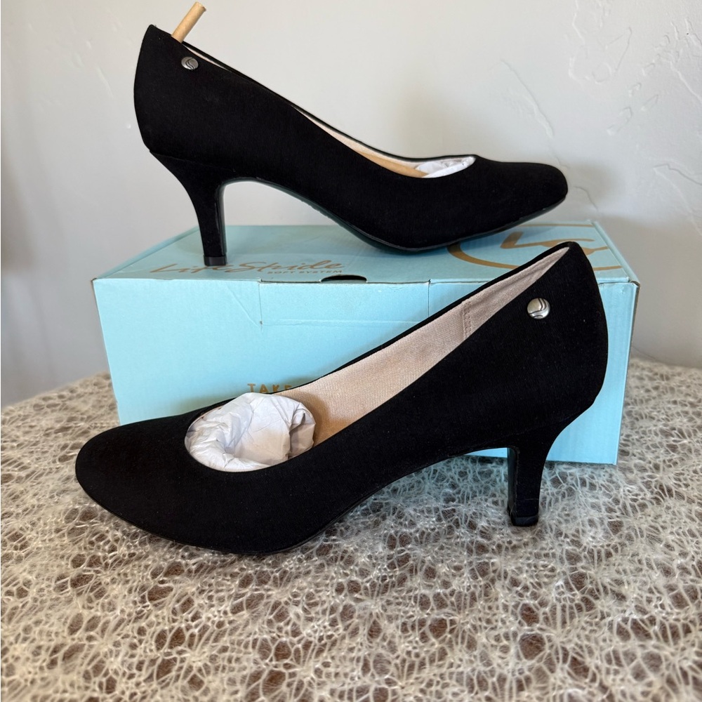Life Stride Soft System Classic Black Heels. New in Box